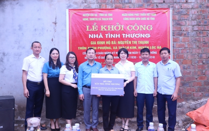 Công đoàn Viên chức tỉnh khởi công nhà tình thương cho...